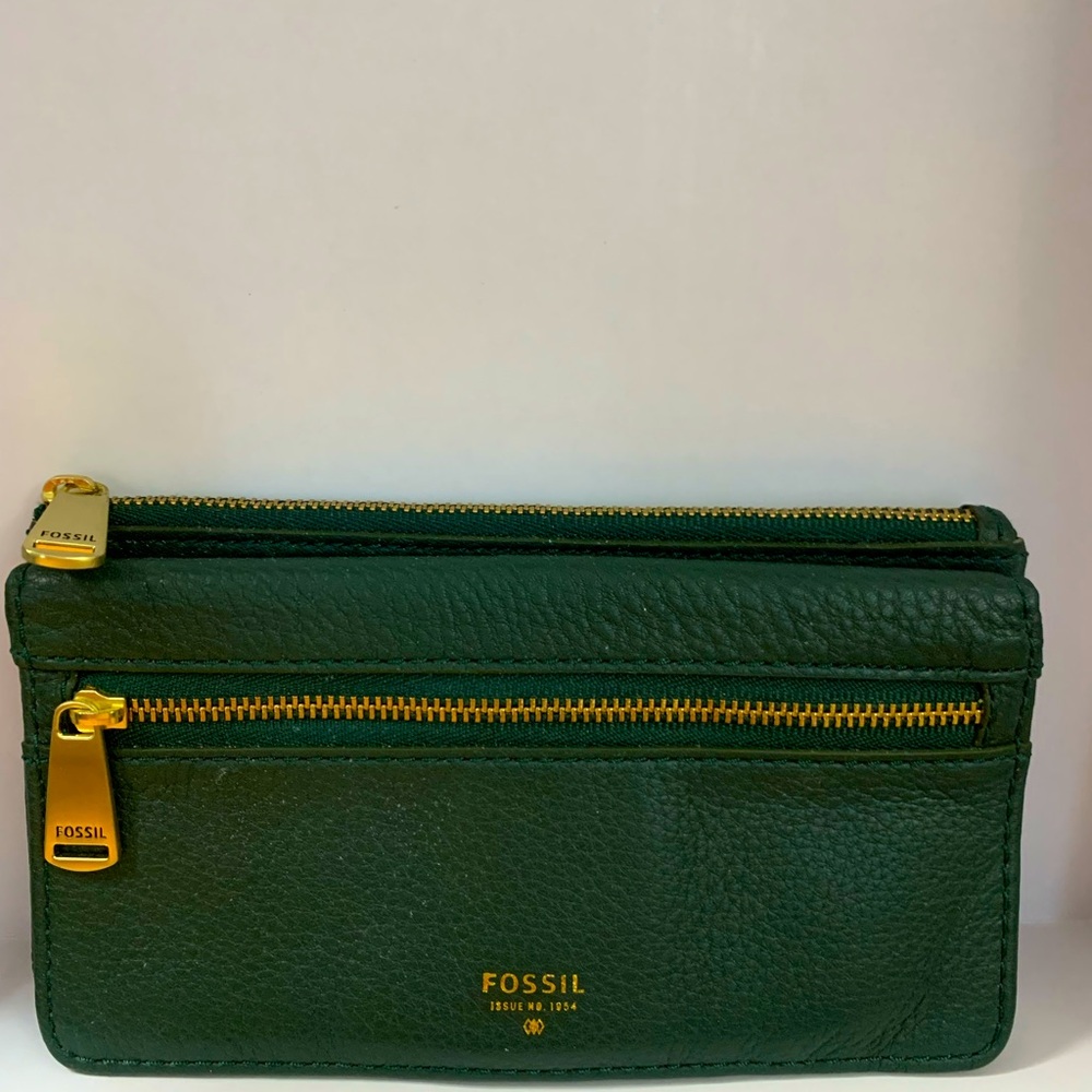 Fossil wallet. Great condition.
